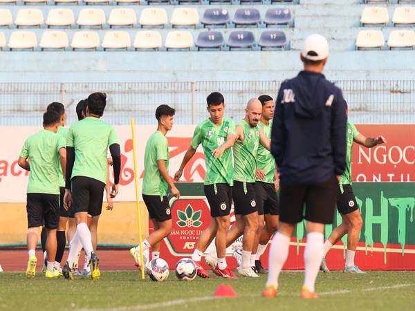 Bóng đá Việt 7/11: Hùng Dũng chỉ ra đối thủ cạnh tranh