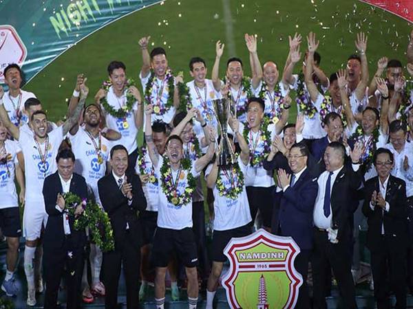 Nam Định vô địch V-League thay da đổi thịt